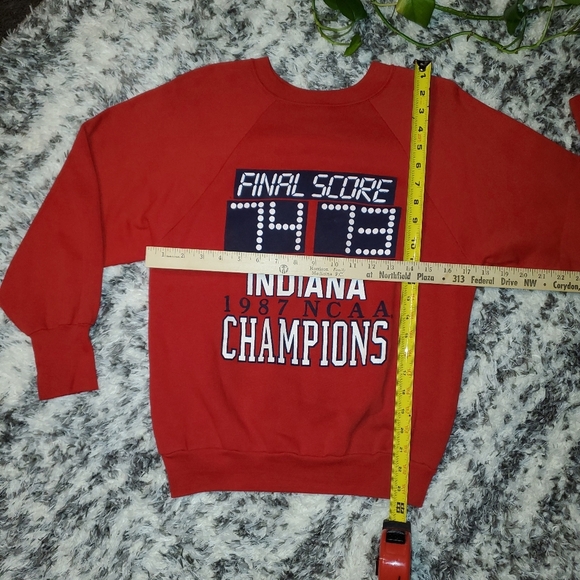 IU Memorabilia 1987 Championship Red Sweatshirt - Picture 4 of 8